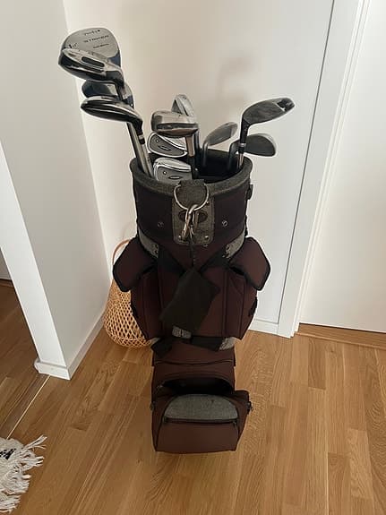 Golfset med bag och klubbor