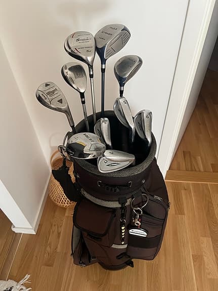 Golfset med bag och klubbor