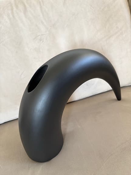 Svart vas i hornform cool unik mattsvart stor design kruka