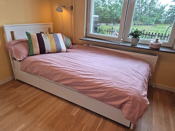 IKEA Songesand  säng med resårmadrass, bäddmadrass och utdragslådor
