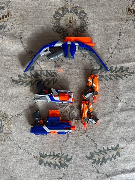 Nerfpistoler och pilbåge