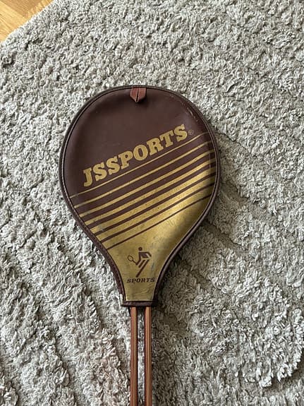 JSSports badmintonracket med fodral brun
