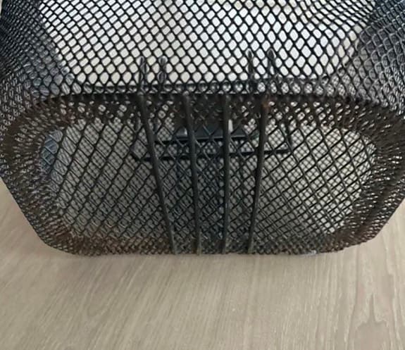 Svart cykelkorg i metall
