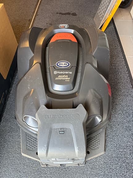 Husqvarna Automower robotgräsklippare grå