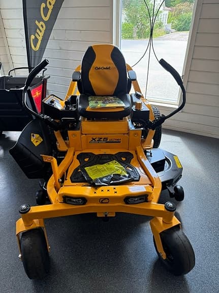 Cub Cadet XZ5L 127 Zero Turn åkgräsklippare