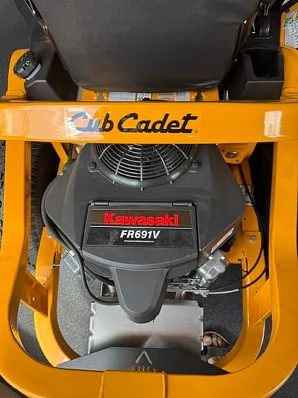 Cub Cadet XZ5L 127 Zero Turn åkgräsklippare