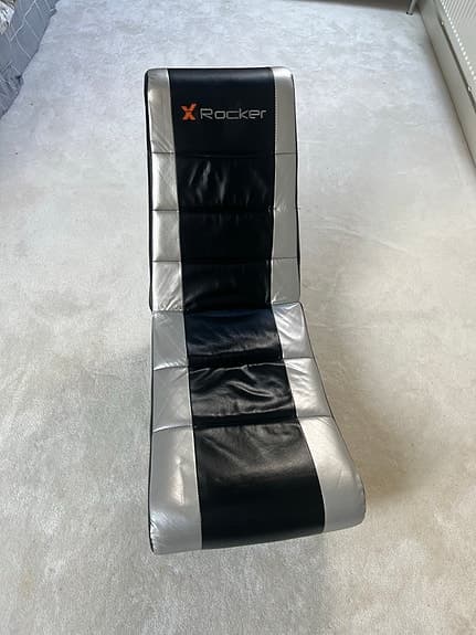 PlayStation och X Rocker gamingstolar svart/blå och svart/silver