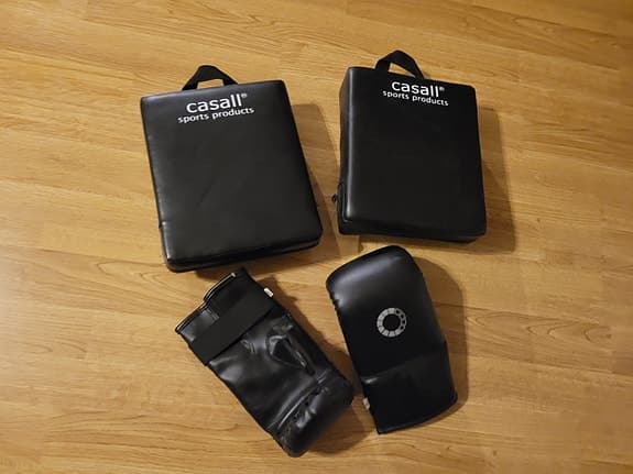 Reebok boxningsset + Better Bodies och Casall mittsar samt balansbrädor