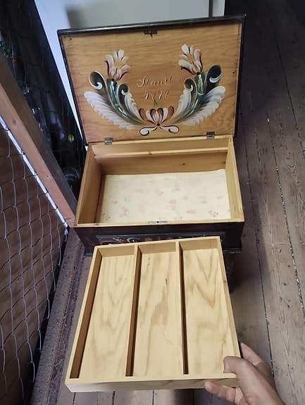 Smyckeskrin/syskrin/sidobord