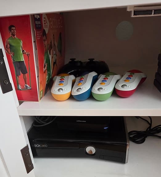 Xbox 360 med kinekt & 8 spel