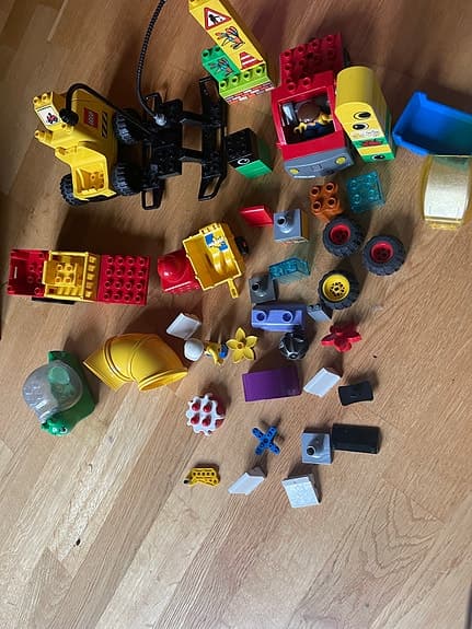 LEGO DUPLO klossar, figurer och möbler till dockshus, blandat paket