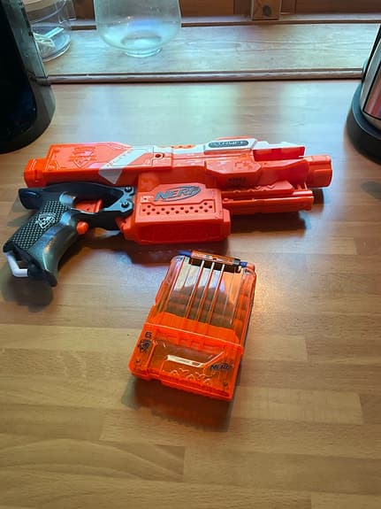 El nerf pistol, öppen för bud