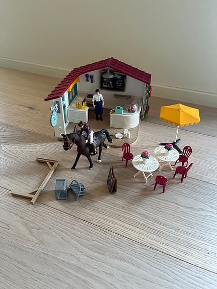 Schleich Café med häst och ryttare.
