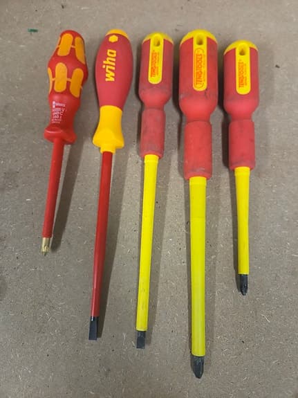 Paket med 5st isolerade kruvmejslar, 1000V - Wera, Teng Tools & Wiha.