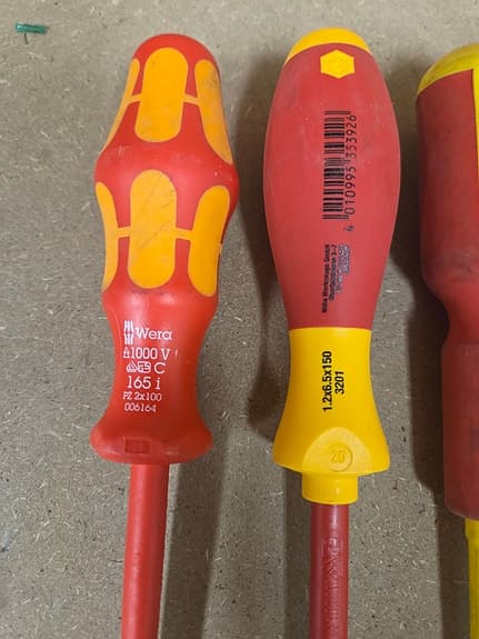 Paket med 5st isolerade kruvmejslar, 1000V - Wera, Teng Tools & Wiha.