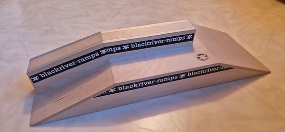 Blackriver Fingerboard Ramp - Funbox Ledge