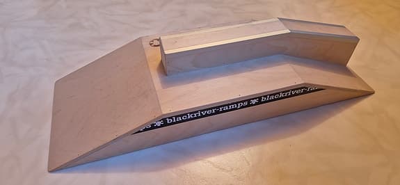 Blackriver Fingerboard Ramp - Funbox Ledge