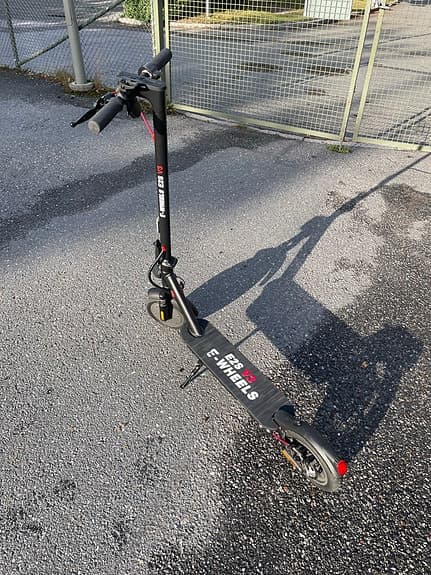 Heldämpad elsparkcykel E-Wheels E2S V3 - Som ny, med garanti!