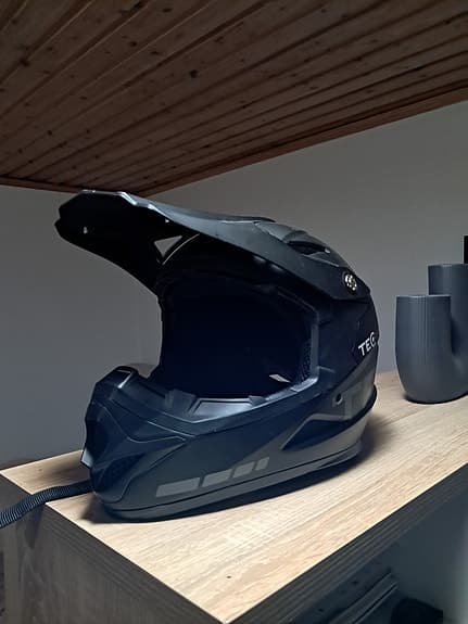 TEC-Crosshjälm