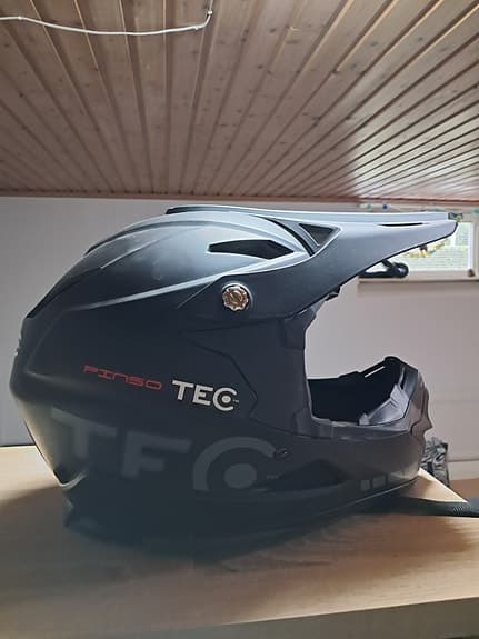 TEC-Crosshjälm