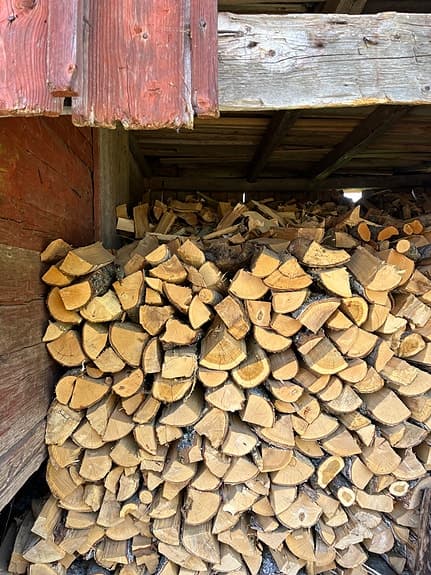 Björkved, blandade lövträd.