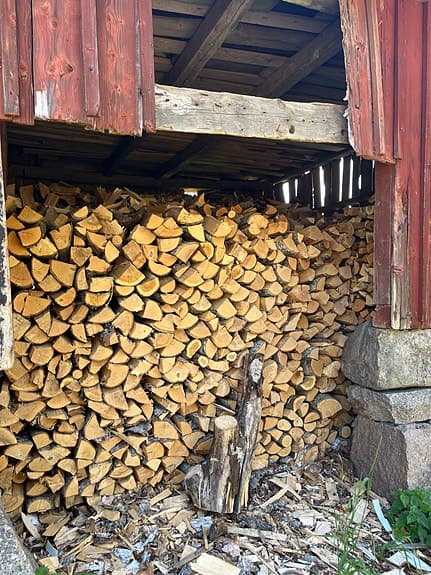 Björkved, blandade lövträd.