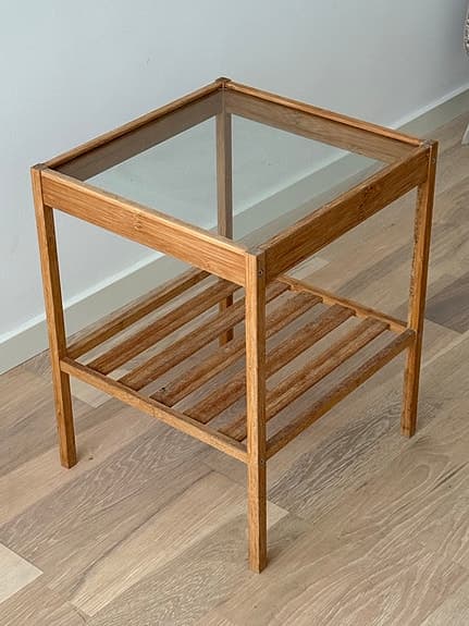 mycket populära och minimalistiska sängbordet NESNA från IKEA