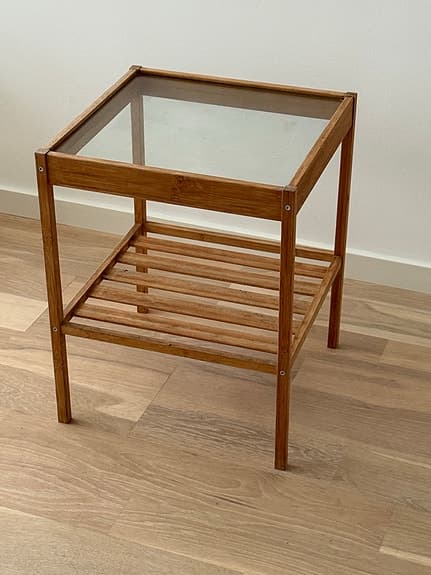 mycket populära och minimalistiska sängbordet NESNA från IKEA
