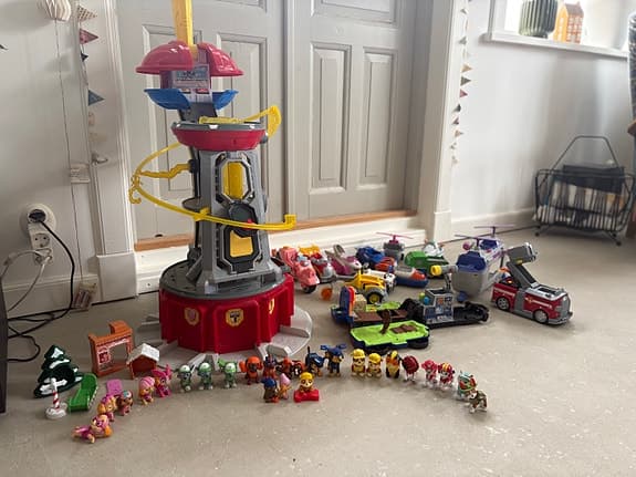 Paw Patrol lekset med utsiktstorn, fordon och figurer