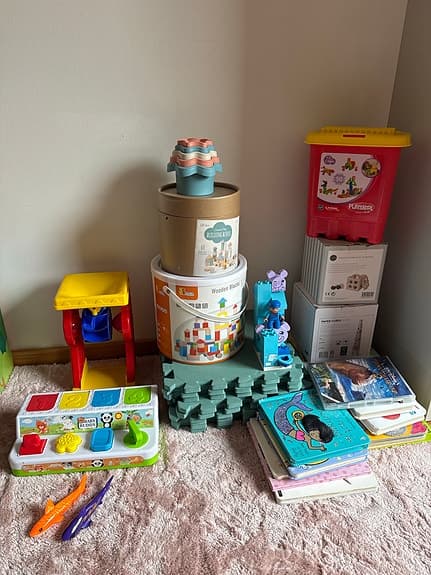 Baby leksaker/ böcker