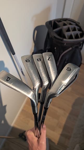 Cobra King SZ driver med järnklubbor och Ping golfbag