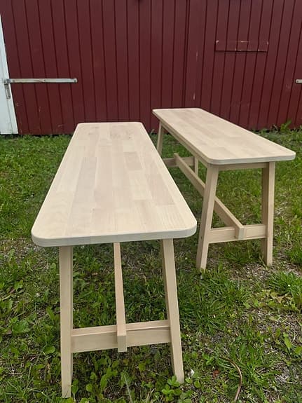 Två bänkar i ljust trä IKEA