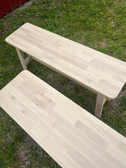 Två bänkar i ljust trä IKEA