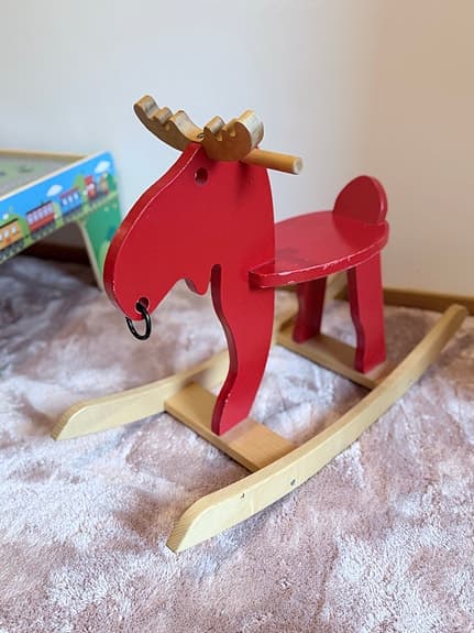 Gunghäst i trä för barn