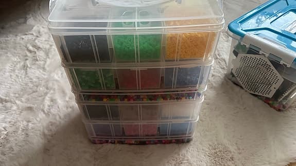 Hama pärlor med 2 förvaringsboxar och pärlplattor
