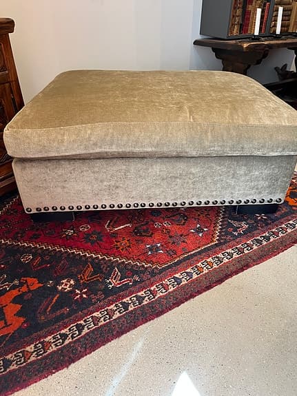 Fotpall/Sittpuff i beige sammet