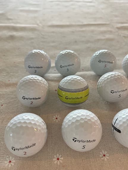 TaylorMade golfbollar vit och gul