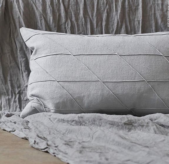 IKEA kuddfodral Harley avlångt grått med innerkudde
