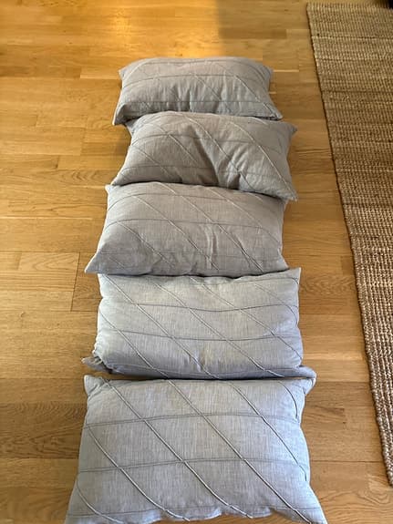 IKEA kuddfodral Harley avlångt grått med innerkudde
