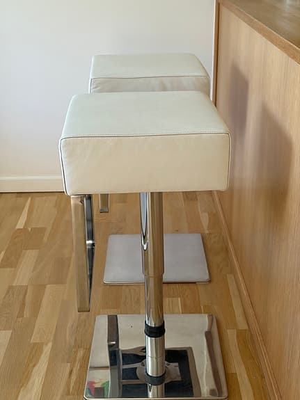 Vita skinnpallar 2st, höj-&sänkbara