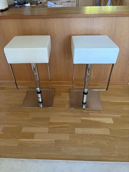Vita skinnpallar 2st, höj-&sänkbara