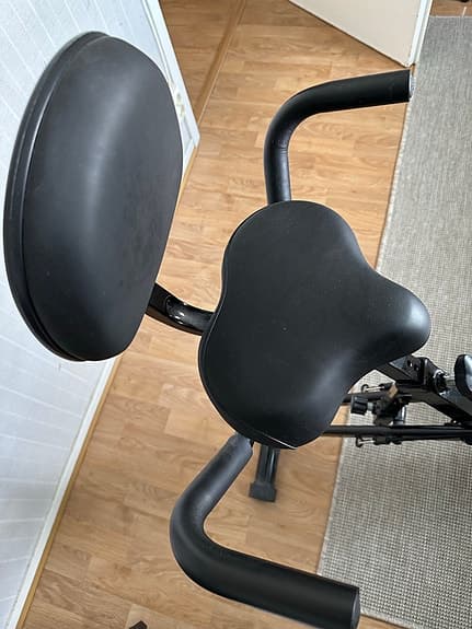 Träningscykel med ryggstöd svart