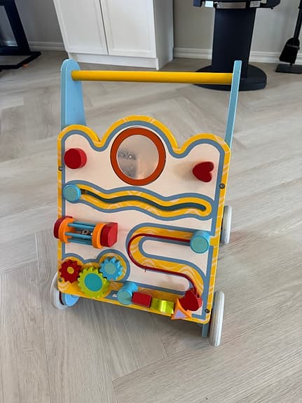 Gåvagn med aktivitetsbräda