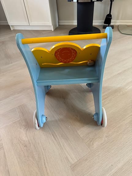 Gåvagn med aktivitetsbräda