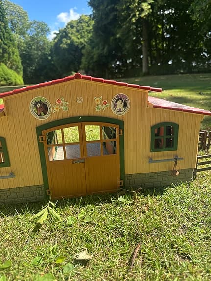Schleich häststall leksaksstall