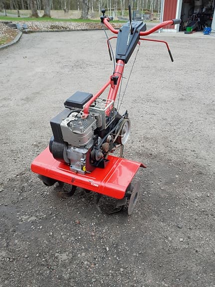 MTD T/380 jordfräs bensindriven röd