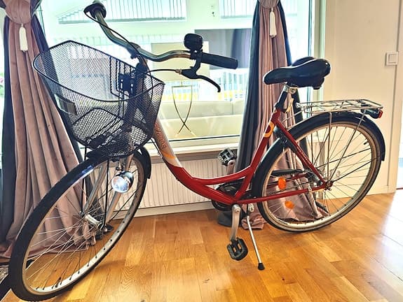 NYSERVAD FIN Damcykel 28-tum, 3Vxl - Säljes med Nytt Lås & Kvitto