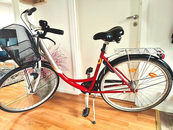 NYSERVAD FIN Damcykel 28-tum, 3Vxl - Säljes med Nytt Lås & Kvitto