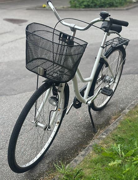 28 tum damcykel / King / Lågt insteg / Original lås & dynamolampa