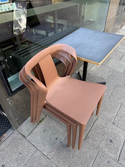Stapelbara utestolar
